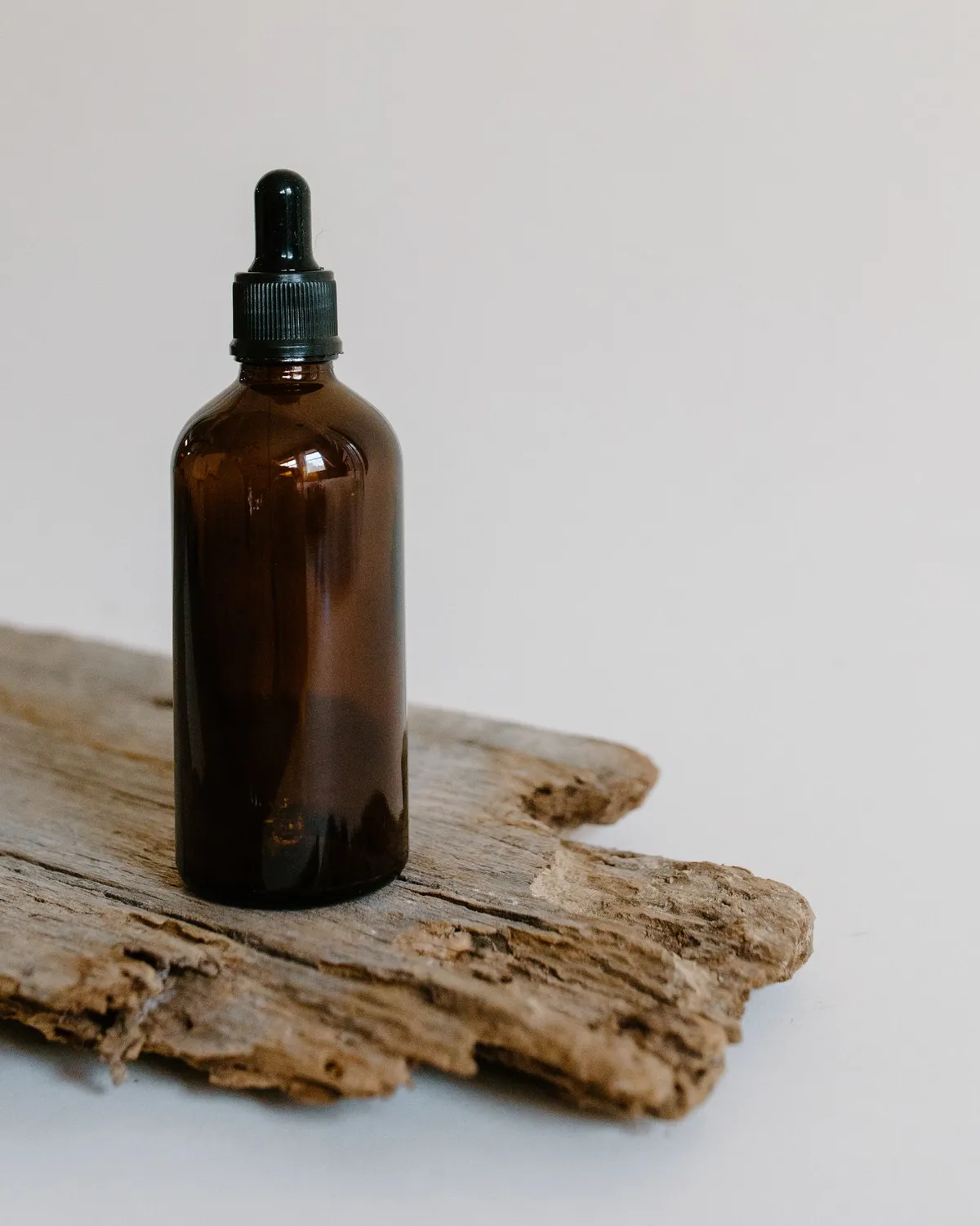 amber glass dropper bottle of facial ampoule
